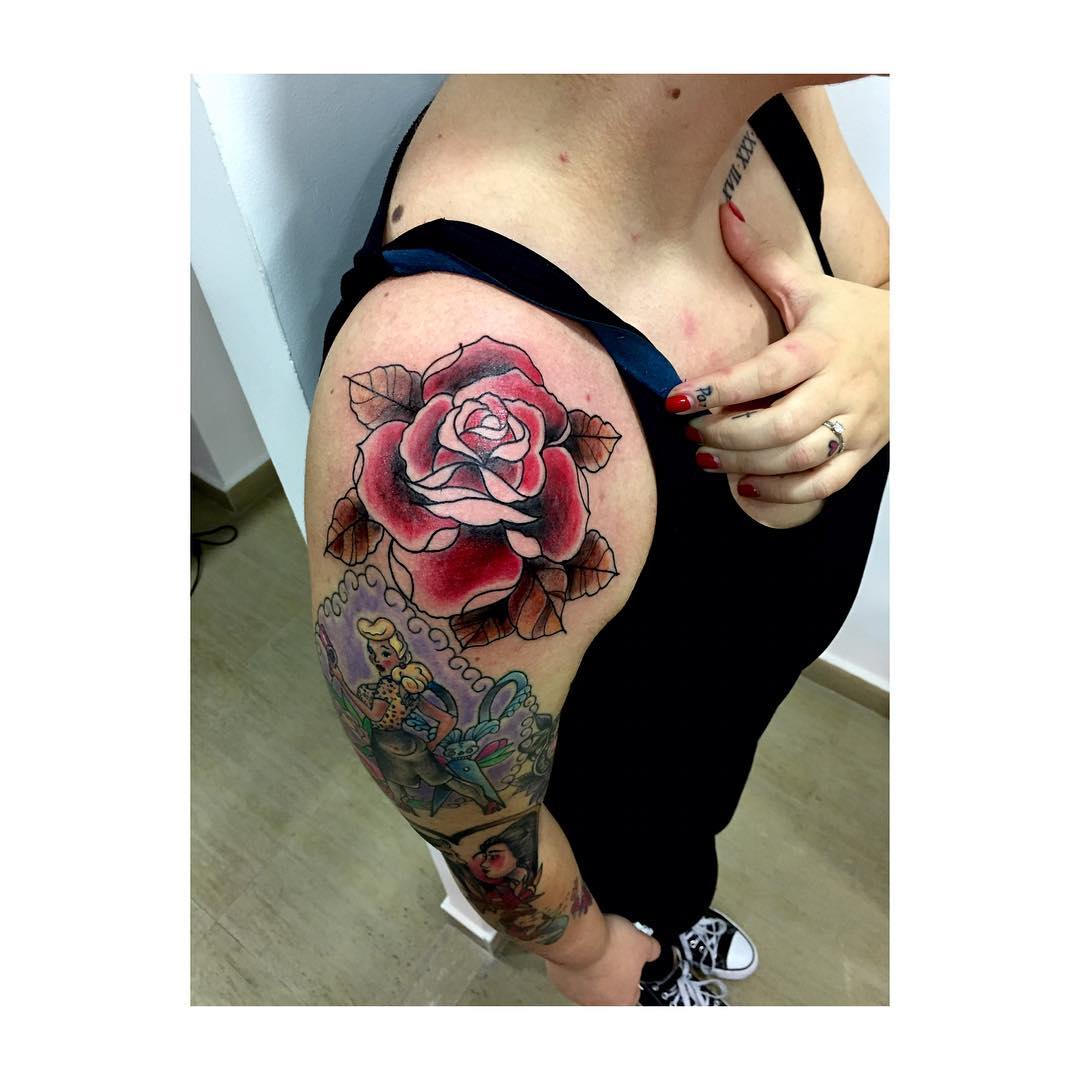 juantabascotradicionaltattoo,juantabascotattooer,oldschooltattoo,thisiscolor,blacktattooart,linnerforlinner,red,redrose,tradicionaltattoo,black,blackandgrey,tattooers,tattooerlifeforme,tattooshop,besttatooers,tatuajes,bestshoptattoo,garantizado,100,oldscholltehbest,followme,spain,tatuajesenciudadreal