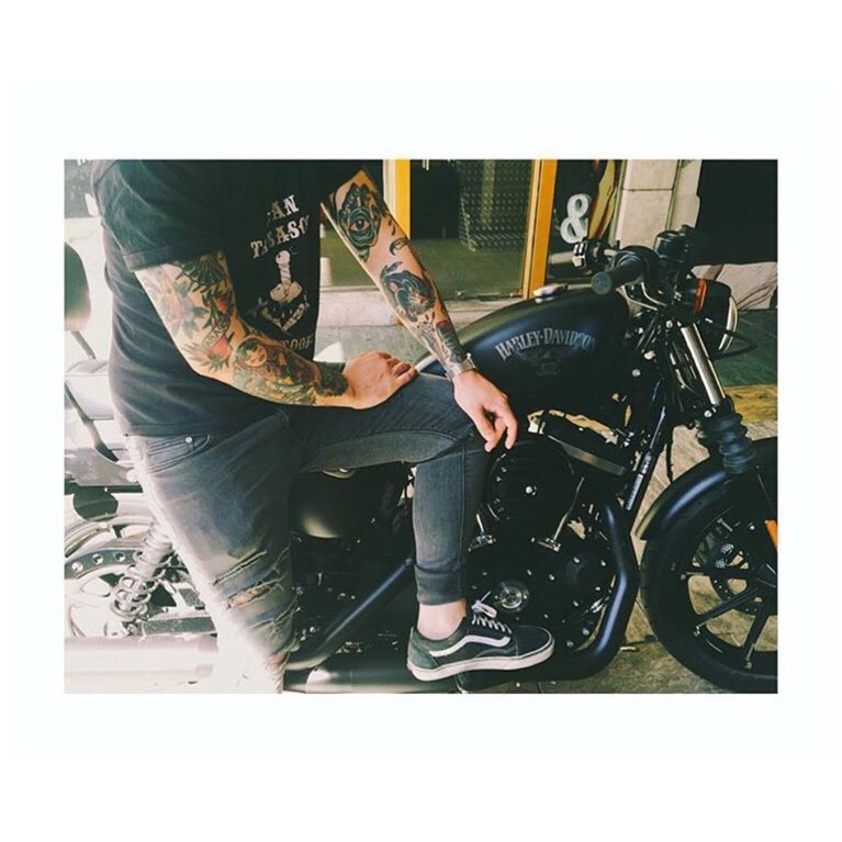 tattoo,harley,ciudadreal,juantabascotattooer,besttattoo,blackworkers,883,softail,oldschool,classictattoo,custom,bobber,chopper,americantradicionaltattoo