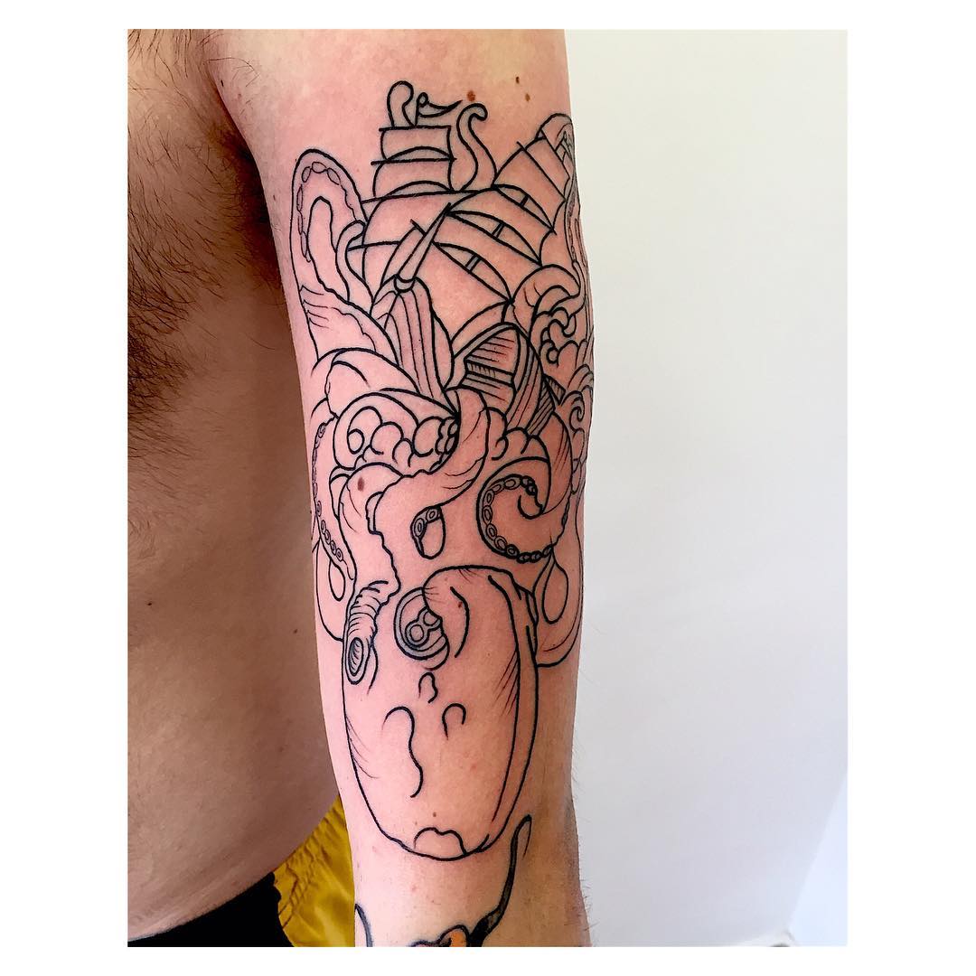 tattoo,tatuaje,tattooed,geometrictattoo,tattooartist,tatuajes,tatuajesenfotos,tatuajesenciudadreal,ciudadrealconencanto,ciudadrealink,tattoociudadreal,tattooshop,juantabasco,juantabascotattooer,juantabascotattooerciudadreal,linner,craken,besttattoos,artoftheday,besttattooers