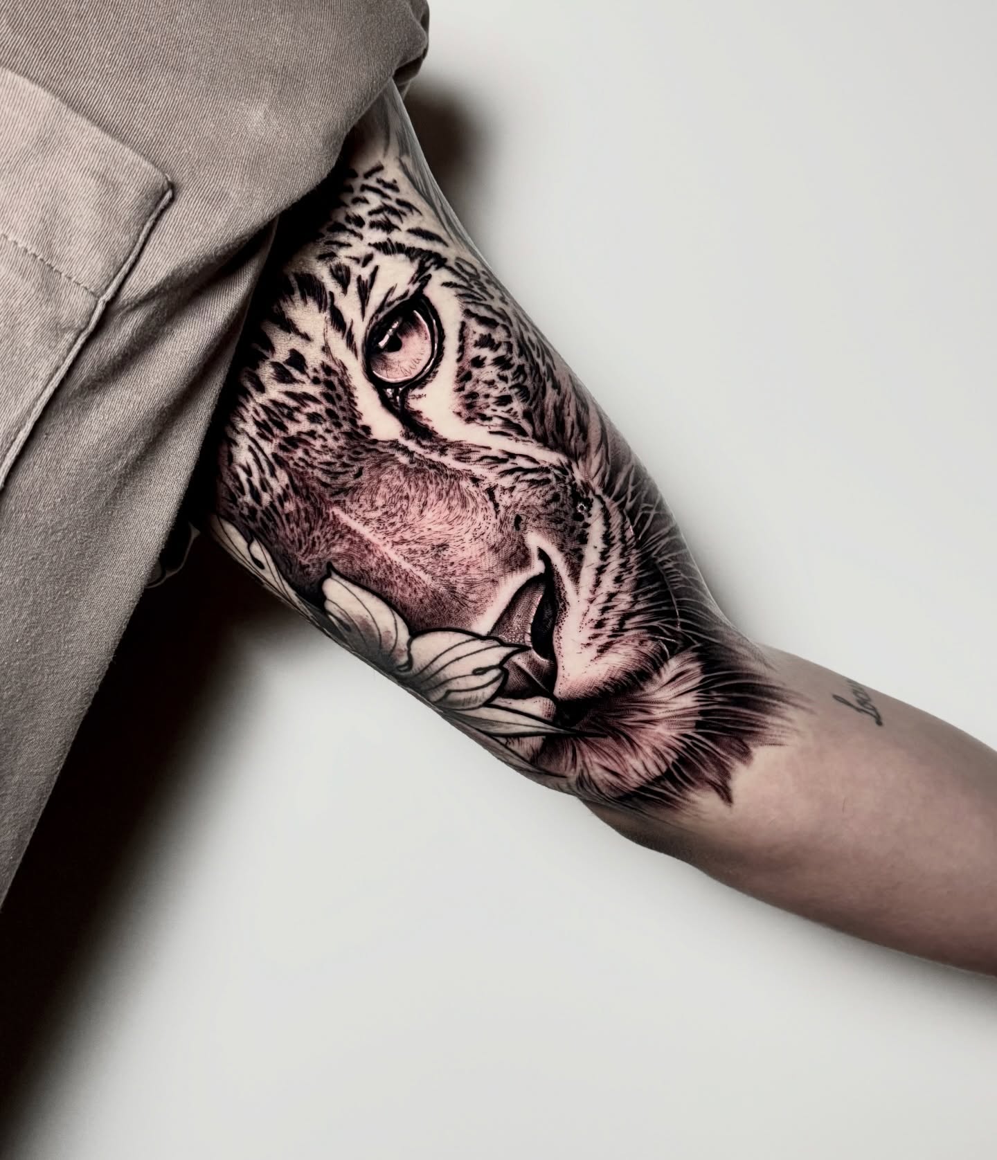 ciudadreal,tatuaje,blackandgreytattoo,realism,jaguar