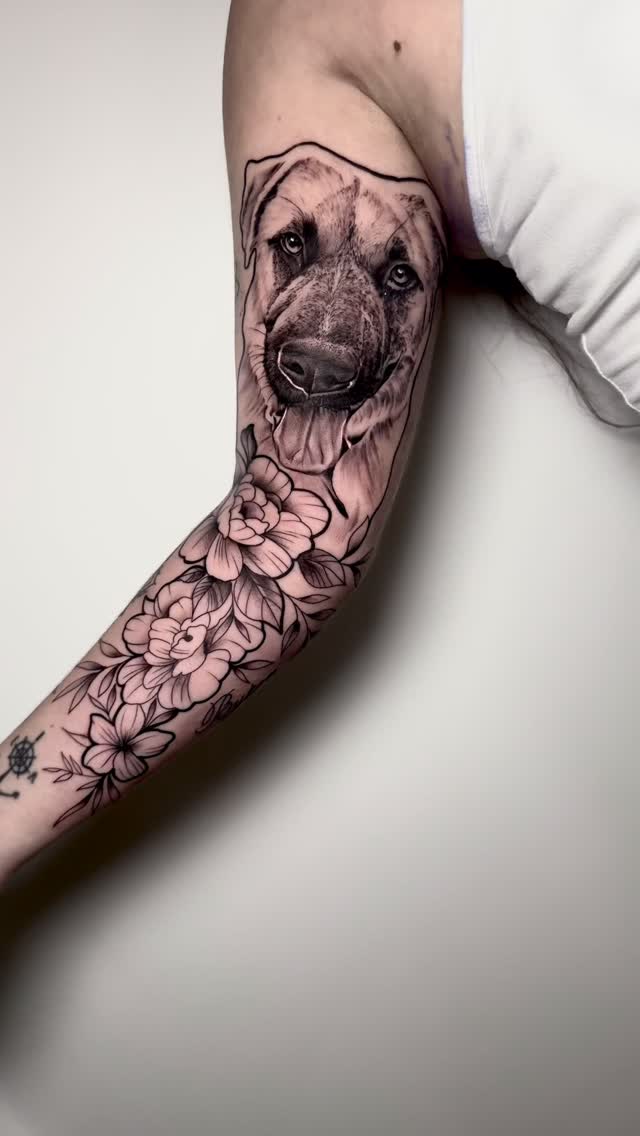 ciudadreal,tatuaje,blackandgreytattoo,realism